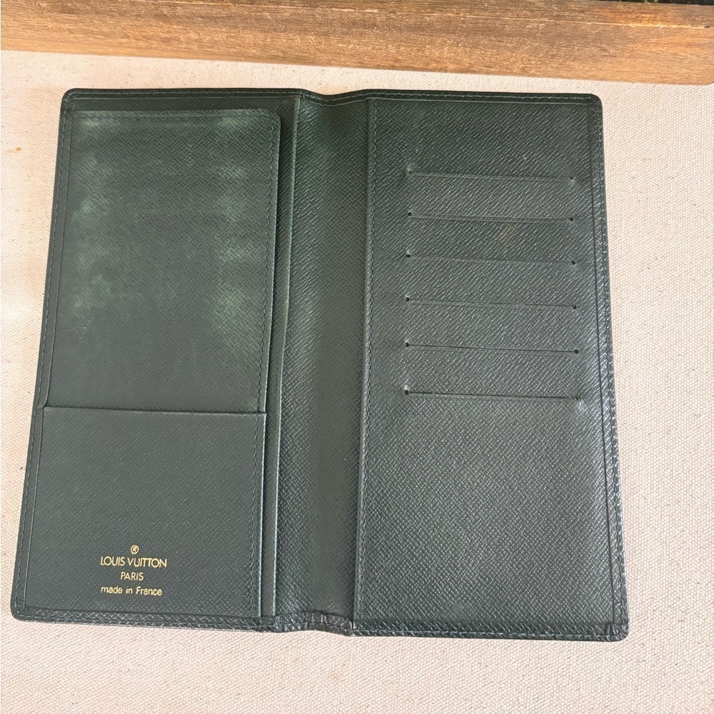 Louis Vuitton Taiga Leather Bifold Long Wallet  Green - Picture 10 of 13
